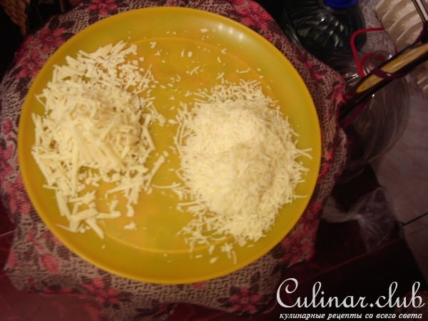 Обезьяний хлеб с чесноком и перцем.