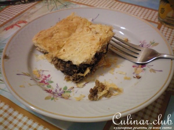 Слоеный пирог с грибами и гречкой