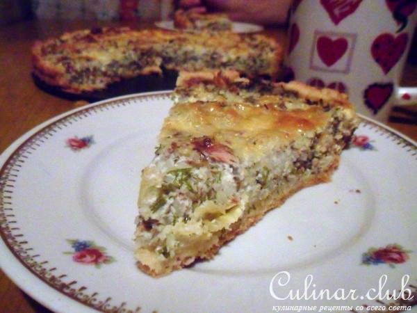 Открытый пирог с рисом и тунцом