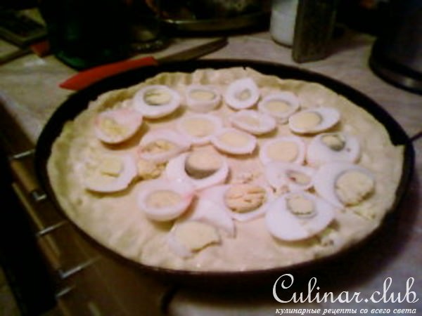 Киш с пасхальными яйцами