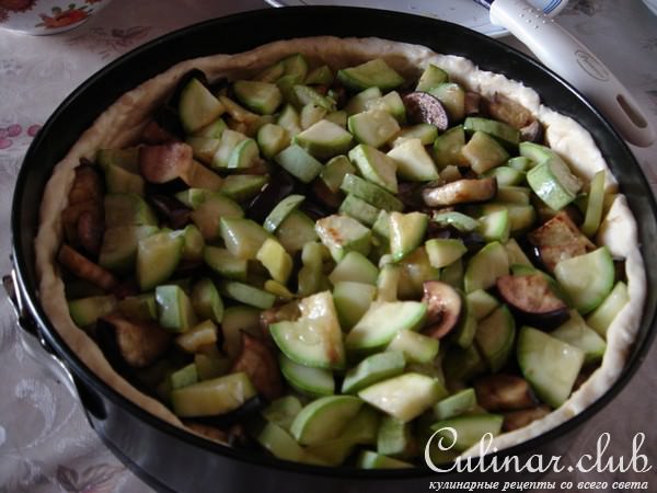 Киш с фаршем и овощами