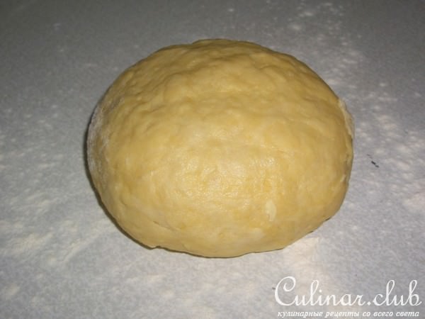 Пирог со шпротами, зеленым луком и сыром