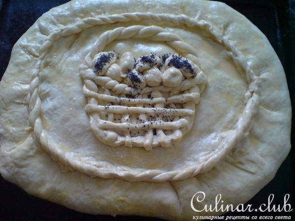 Пирог с шампиньонами,луком и сыром
