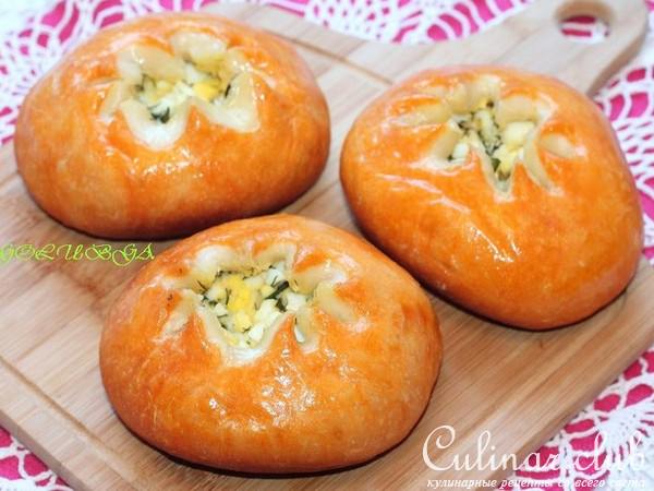 Булочки с чесноком и сыром и пирожки "Динозаврики"