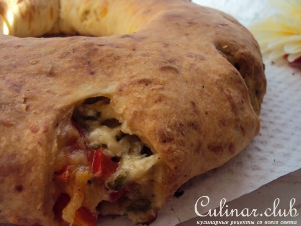 Сырная корона с фетой, салями и пепперони