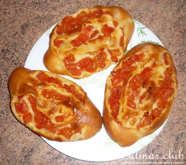 открытые пирожки с помидорами