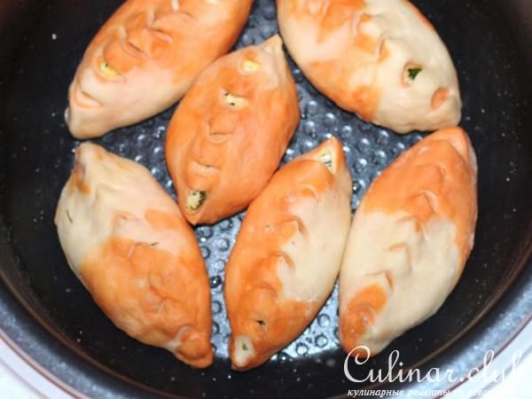 Булочки с чесноком и сыром и пирожки "Динозаврики"