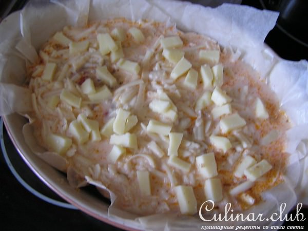 Киш с беконом, кабачком и яблоками.