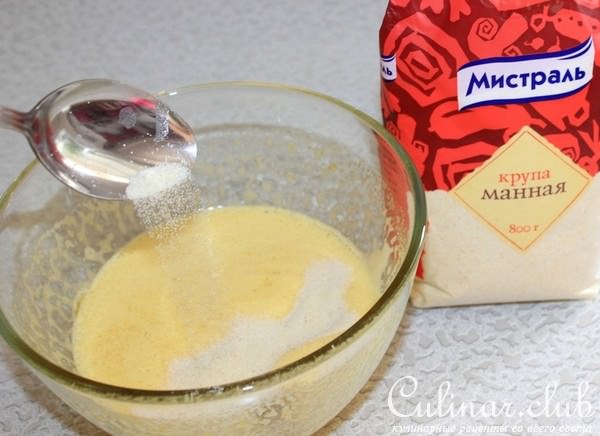 Клафути с клубникой на манке.