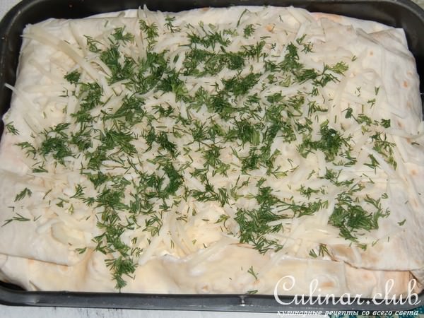 Ачма лентяйская с творогом,помидорами и луком-пореем.