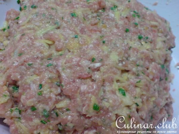 Заливной пирог с сырыми куриными тефтельками