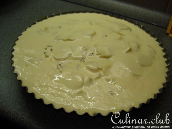 Пирог заливной картофельный с зеленым луком и омлетом.