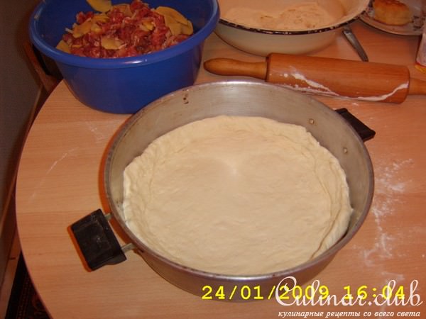 Пирог с мясом и картошкой.