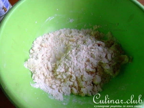 Открытый пирог с рисом и тунцом