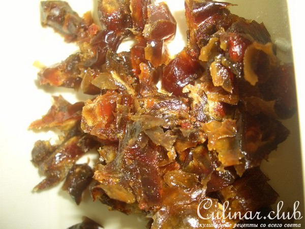 Сырная лепешка с финиками