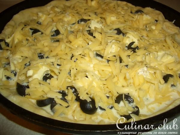 Сырный пирог с маслинами