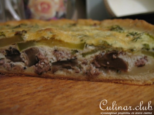 Киш с фаршем и кабачком