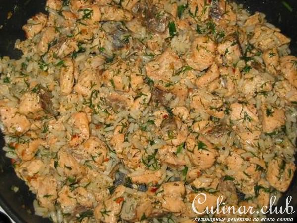 Пирог с красной рыбой и рисом