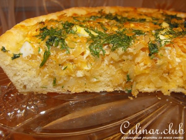 Открытый пирог с капустой и яйцами