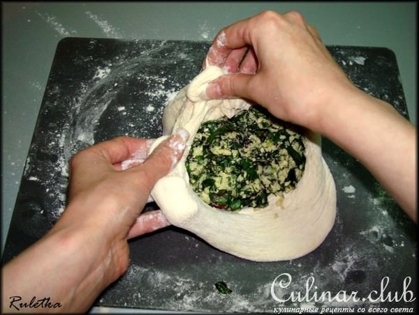 Осетинские пироги со свекольными листьями и сыром (Цахараджин).