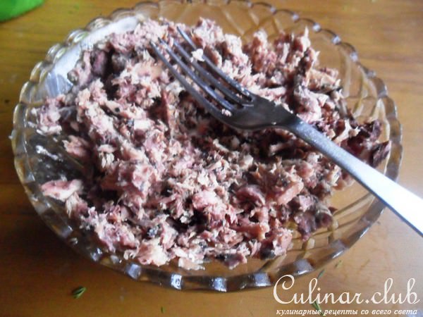 Открытый пирог с рисом и тунцом