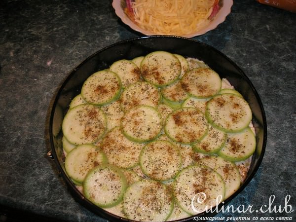 Пирог-запеканка из кабачка-цукини и курицы