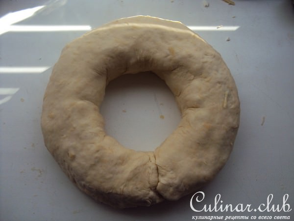 Сырная корона с фетой, салями и пепперони