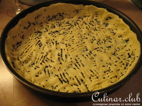 Киш с куриными потрошками, зеленой фасолью и брокколи