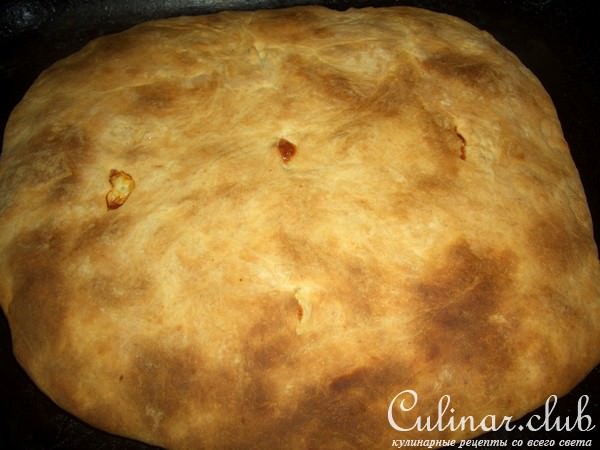 Пирог со шпротами, зеленым луком и сыром