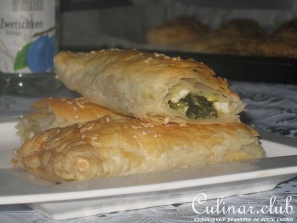 Слоеные пирожки с яйцом и зеленым луком (дуэль)