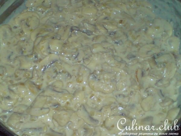 Пирог с шампиньонами,луком и сыром