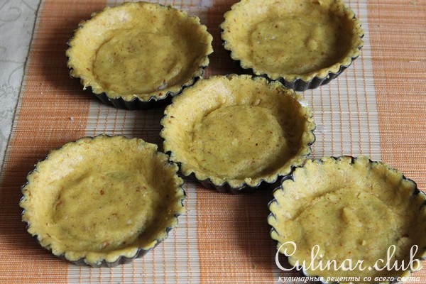 Кукурузные корзиночки с конфитюром и опаленной меренгой