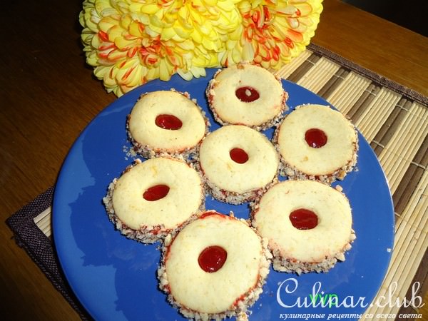 Печенье alfajores с клубничным пюре