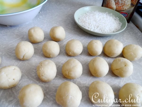 Печенье кокосовое.