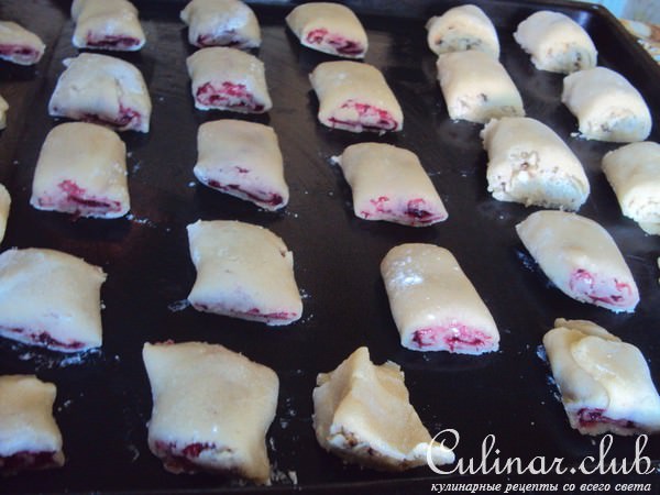 Песочные рулетики с клюквенной начинкой