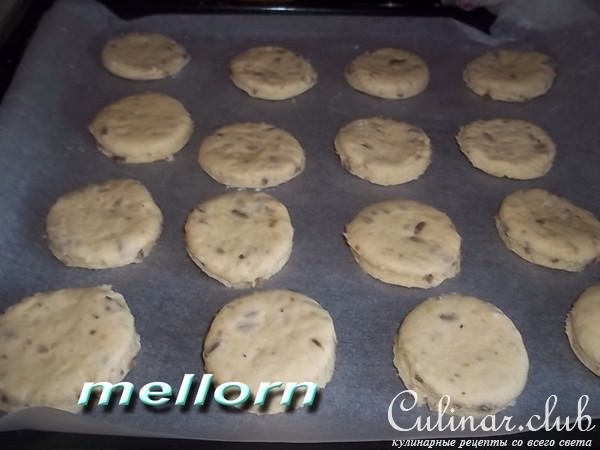 Кукурузно-пшеничное печенье с сыром и семечками
