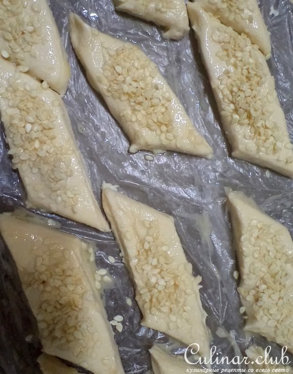Рулетики- улитки слоеные с курагой и черносливом.