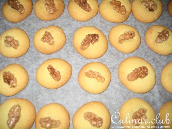 Песочное печенье с орешком