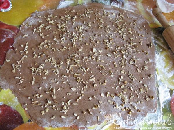 Шоколадное печенье с орехами, кунжутом и шоколадом