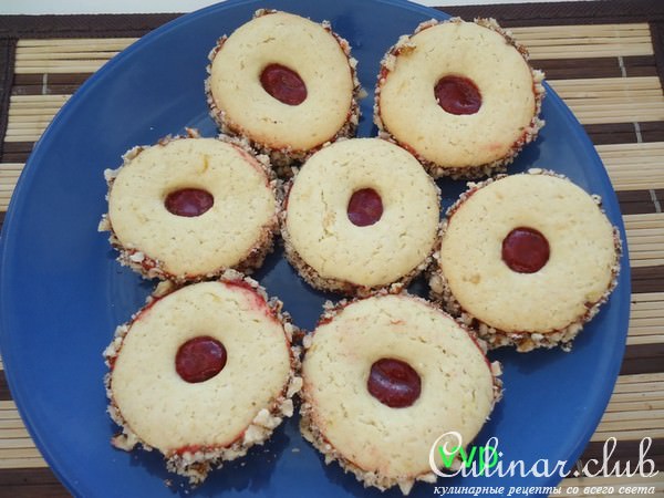 Печенье alfajores с клубничным пюре