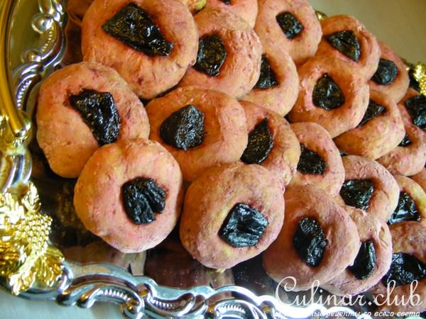 Прянички свекольные с черносливом