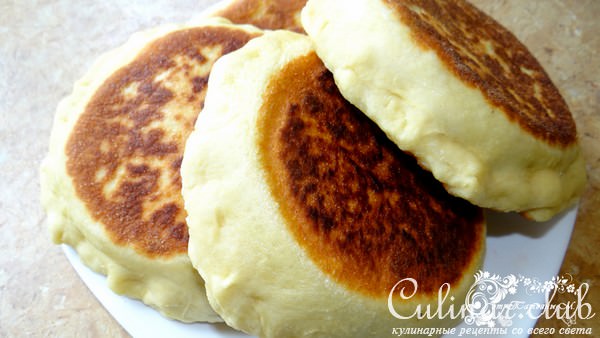 Паляница с начинкой для пикника, ароматная и сытная
