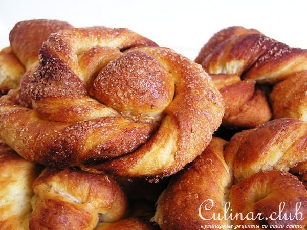 Сдобные коричные булочки- витушки. Для именинницы.