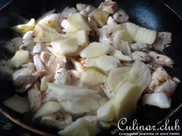 Пирог с курицей и смородиной.