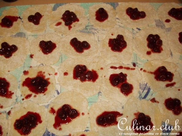 пирожки с вишнями