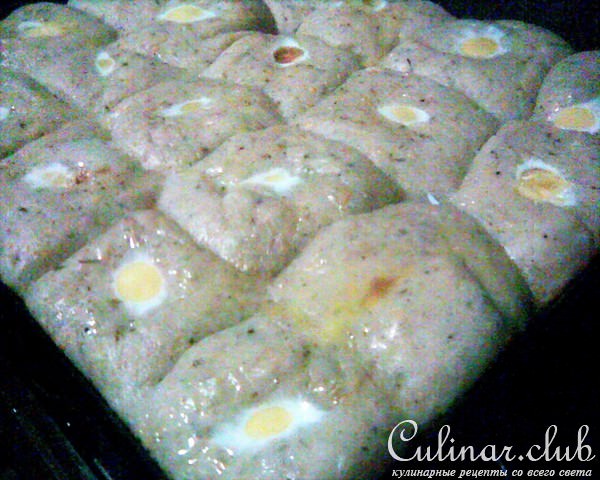 Сырные лепешки с яичным глазком и прованскими травами