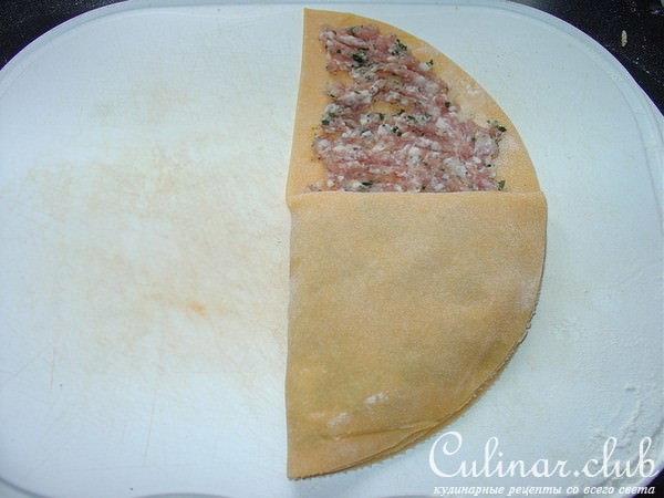 Мясные уголки или Слоёные чебуреки.