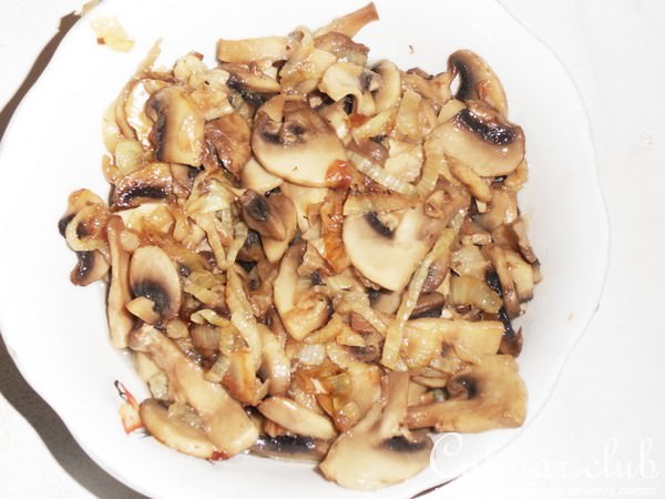 Слоеные пирожки с рыбой , грибами и рисом