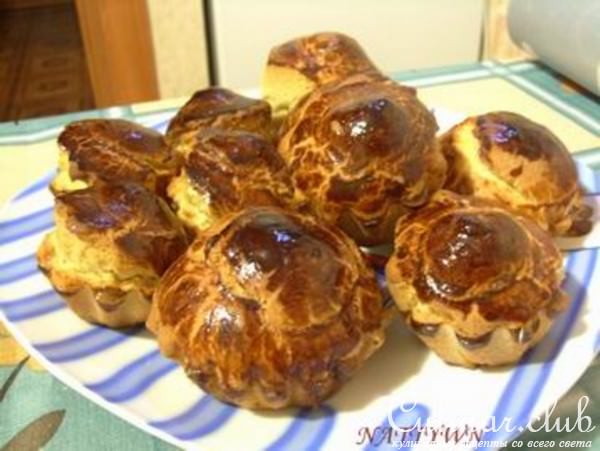 Французская булочка или парижская бриошь.