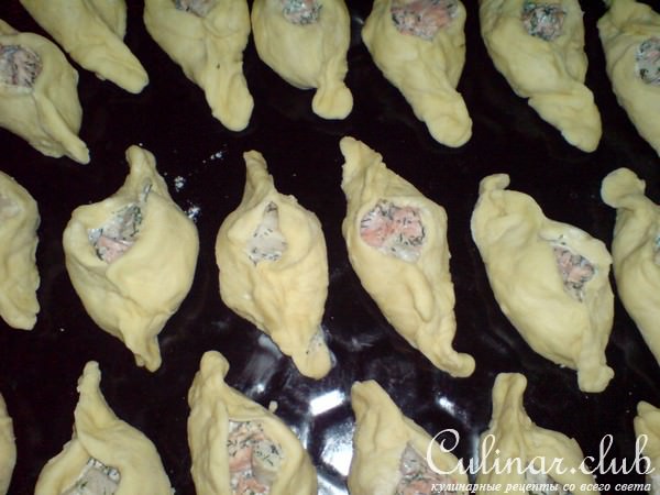 Расстегаи с белой и красной рыбой